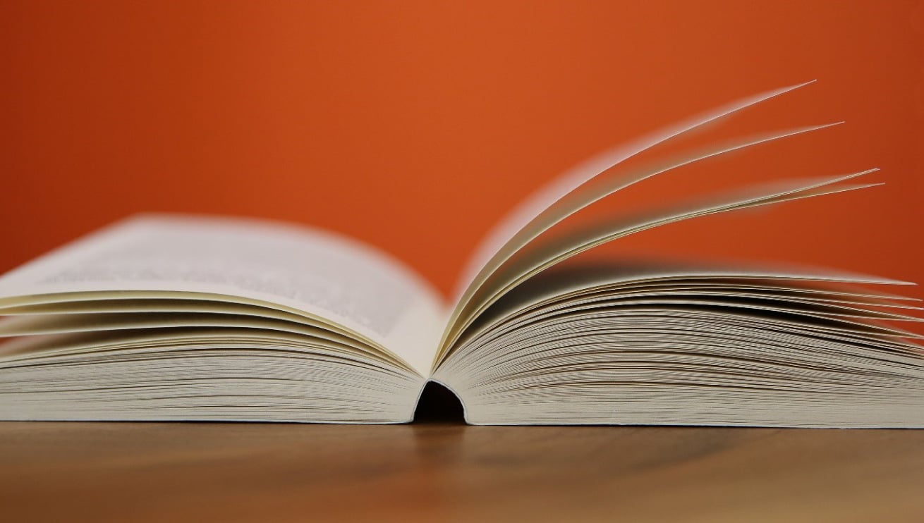 Tipi di rilegatura: brossura grecata e fresata Un libro rilegato con la tecnica della brossura grecata